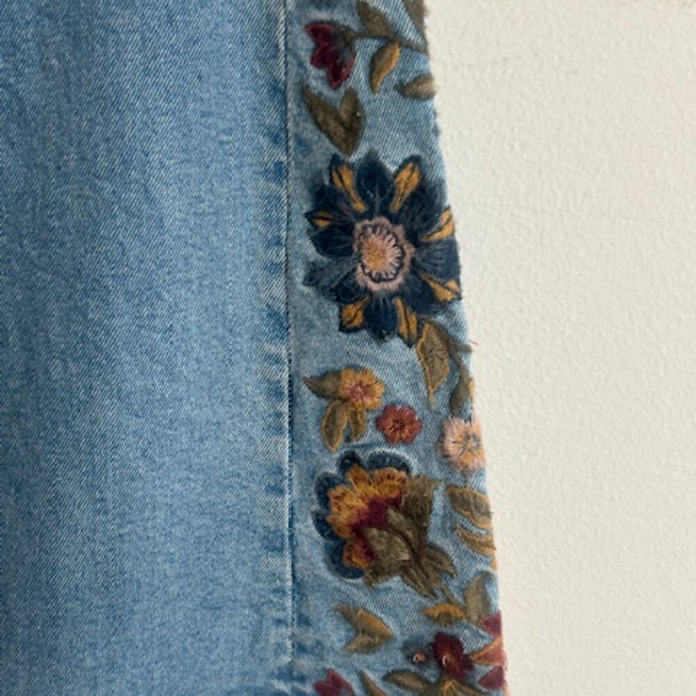 Driftwood Farrah X Zen Embroidered Floral Flare Light Wash Jeans NWT - Picture 8 of 16